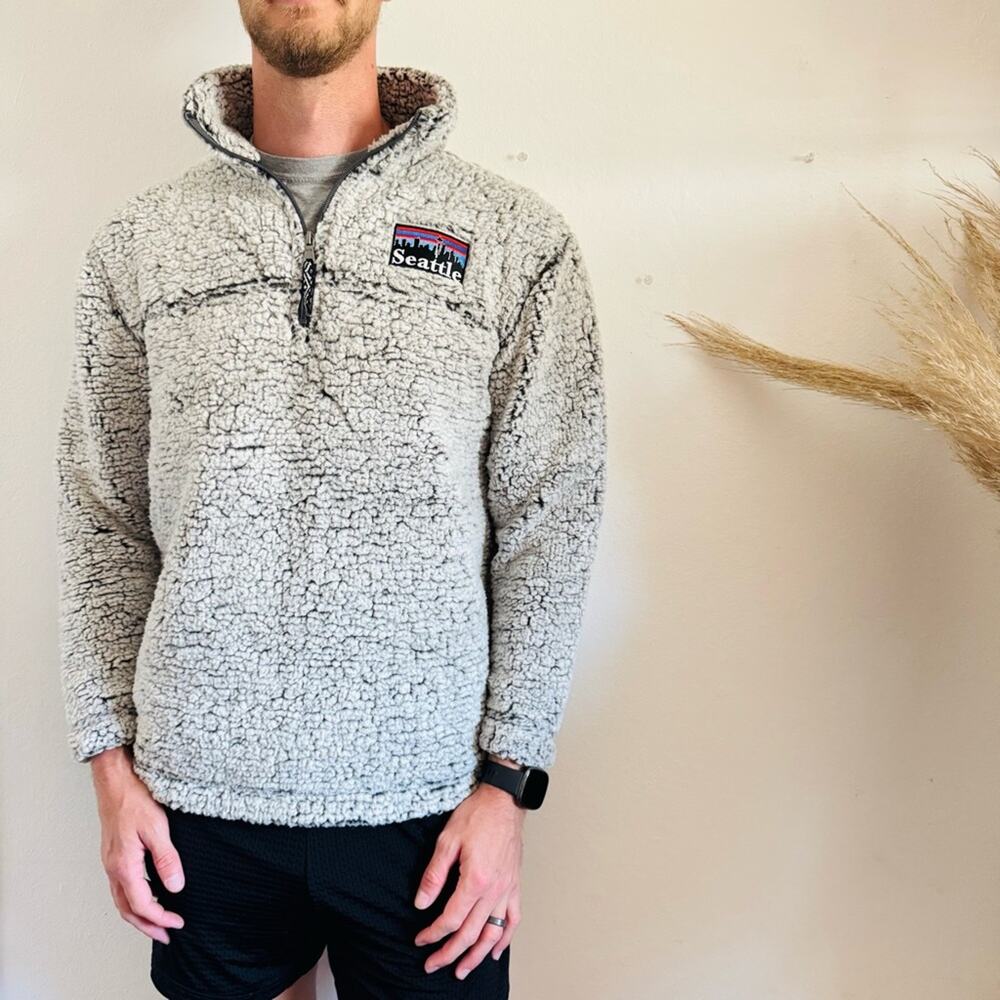 SEATTLE Space Needle Grey Gray Sherpa Fleece Zip Pullover Sweater Sweatshirt S